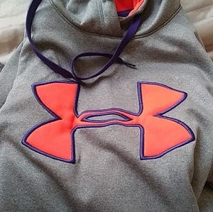 Size medium Under armour hoodie